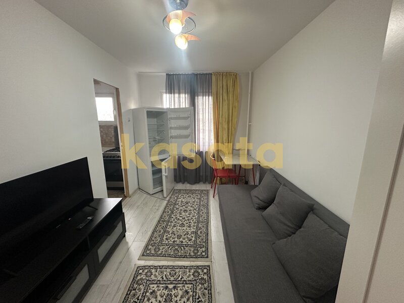 Garsoniera renovata  Etaj intermediar  Metrou 5 min