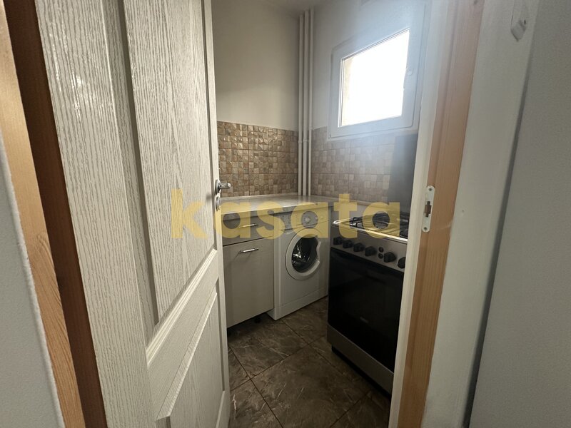 Garsoniera renovata  Etaj intermediar  Metrou 5 min